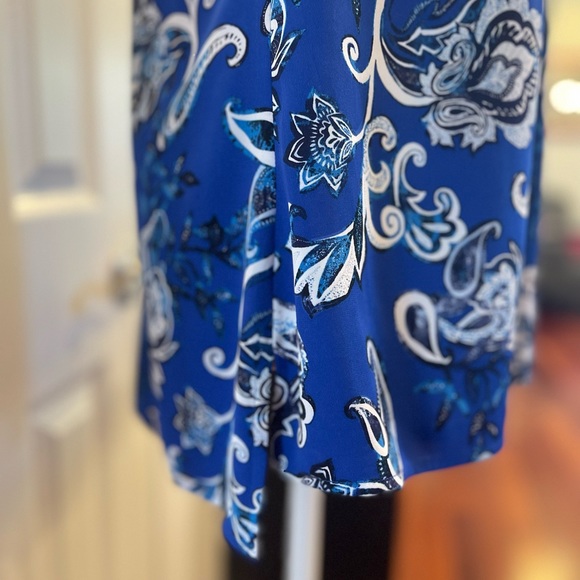 NEW White House Black Market Top - Picture 3 of 5